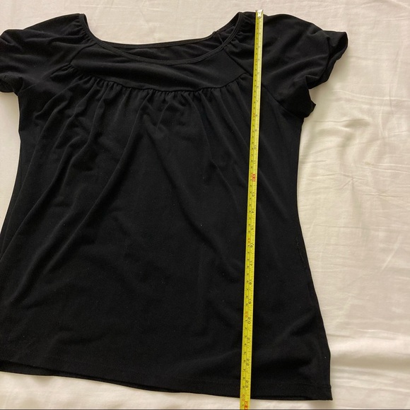 FREE IF BUNDLED Black Top Short Sleeve Scoopneck Pleated Blouse Medium EUC - Picture 8 of 9
